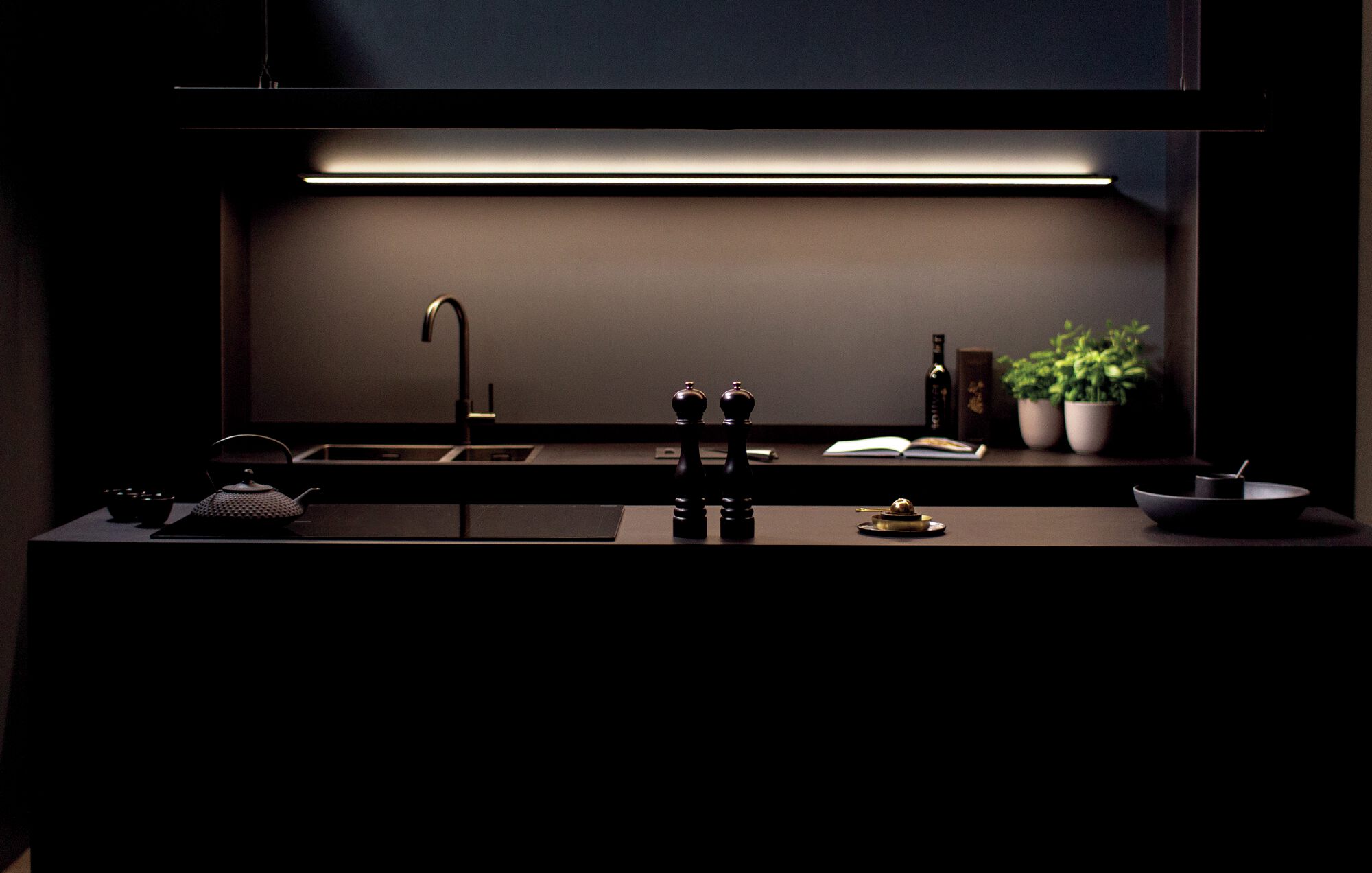 720402 710302 Novy Shelf Ambient 01