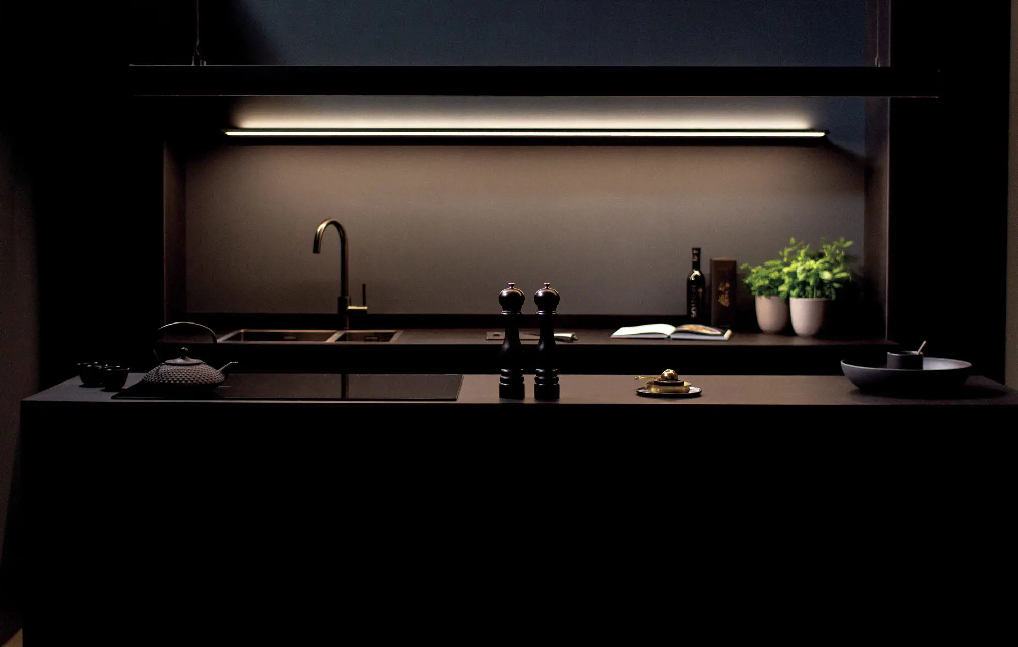 720402 710302 Novy Shelf Ambient 01